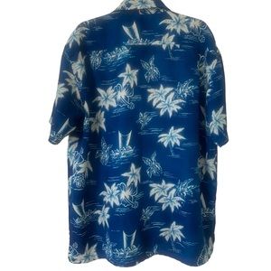 Mens Blue and White Hawaiian Shirt size XL Roundly Bay Nwot